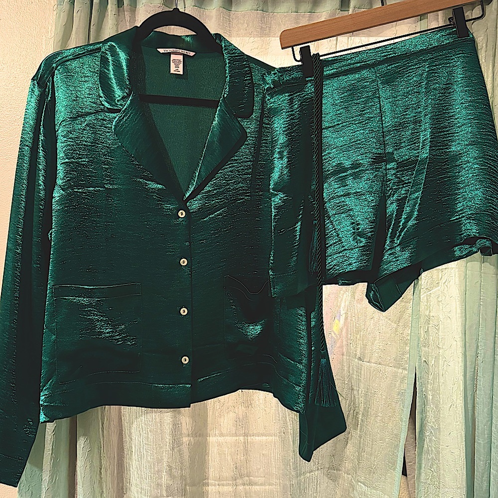 Victoria’s Secret Green Satin Pajama set